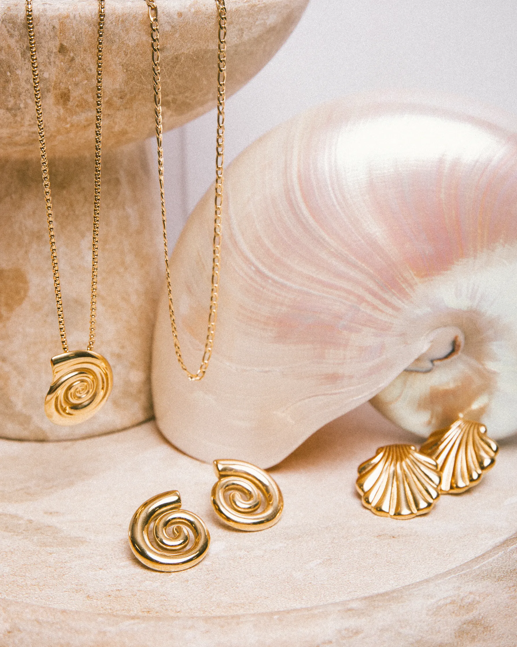 Scallop Earrings | Gold